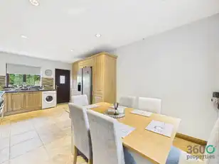 29 Princess GardensImage 6