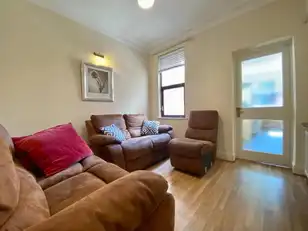 27 Sandhurst GardensImage 2