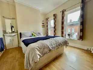 20 Sandhurst GardensImage 5