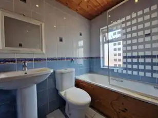 28 Voltaire GardensImage 6