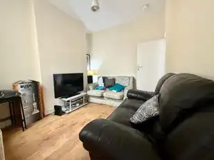 64 Sandhurst GardensImage 2