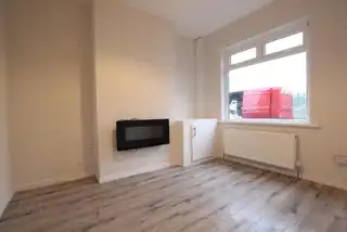 6 Derry StreetImage 6