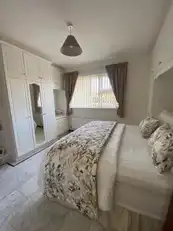 2 The AvenueImage 21