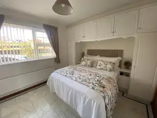 2 The AvenueImage 18