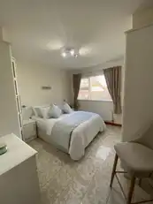 2 The AvenueImage 22