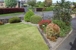 2 The AvenueImage 33