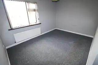 33 Brookfield GardensImage 8