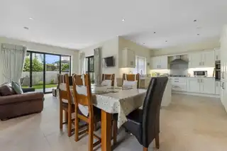 2 Chestnut HallImage 10