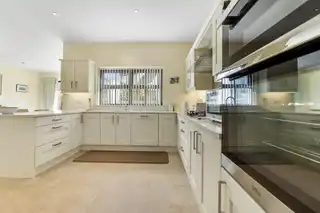2 Chestnut HallImage 14