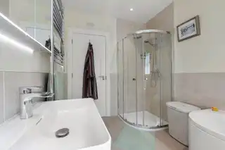 2 Chestnut HallImage 34