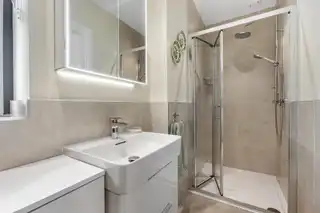 2 Chestnut HallImage 28
