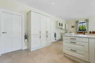 2 Chestnut HallImage 17