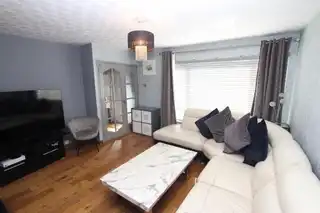 20 Carnvue GardensImage 4