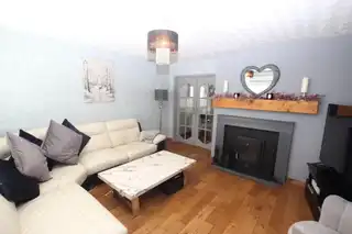 20 Carnvue GardensImage 3
