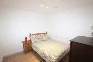 1 Grove Street EastImage 4