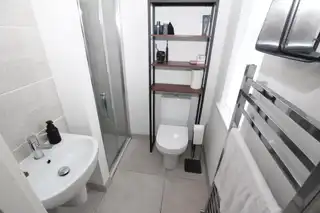 42 AshbourneImage 7