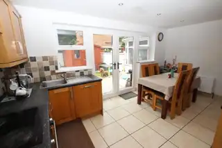 25 Kings WalkImage 6