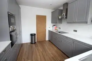 33 Fairview ParkImage 7