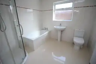 15 Fairview ParkImage 8