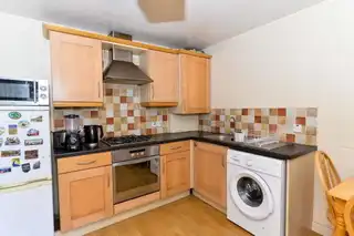 Flat 2 97 Eglantine AvenueImage 5