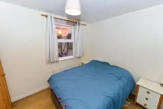Flat 2 97 Eglantine AvenueImage 6