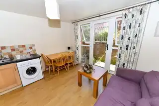 Flat 2 97 Eglantine AvenueImage 3