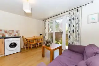Flat 2 97 Eglantine AvenueImage 4