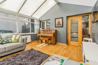 9 Roseville GardensImage 11