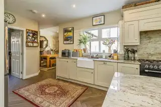 2 Stable LaneImage 4