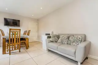 3 Ashfield HallImage 6