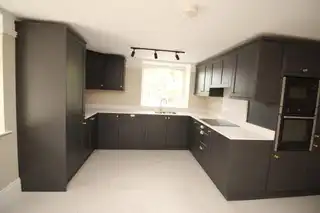 Apartment 8 Lady Ishbel BoulevardImage 2