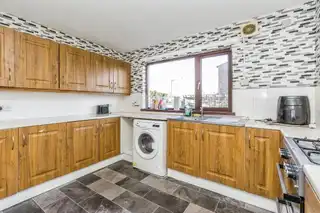 48 Ashmount GardensImage 6