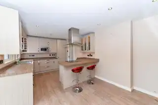8 Rosslyn ParkImage 6