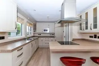 8 Rosslyn ParkImage 7