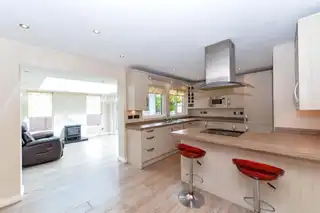8 Rosslyn ParkImage 5