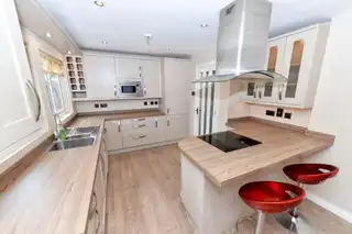 8 Rosslyn ParkImage 4