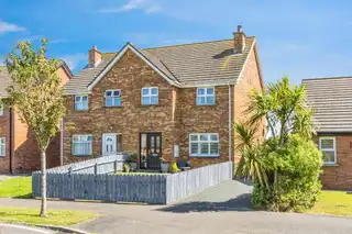 Image 1 for 10 Demesne Avenue