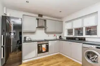 3 Whitethorn AvenueImage 5