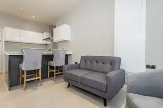 2 16 Eglantine AvenueImage 7