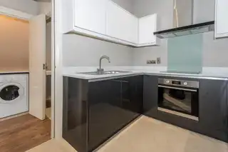 2 16 Eglantine AvenueImage 5