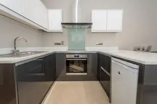 2 16 Eglantine AvenueImage 4