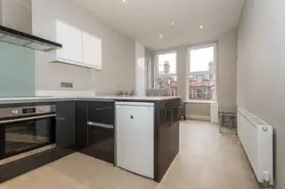 2 16 Eglantine AvenueImage 3