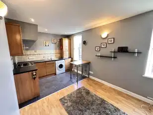 Apt 2 6 Glandore AvenueImage 5
