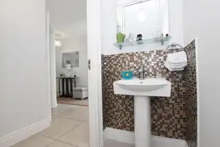 19 Lynn Hall LaneImage 4