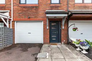 4 Chichester GardensImage 2