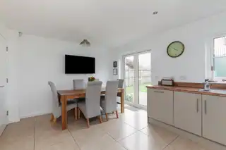 6 Foxton CrescentImage 9