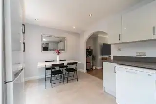 30 Beechgrove GardensImage 9