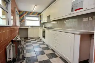 38 Avenue RoadImage 8