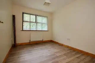 28 Glebe Hill ManorImage 5
