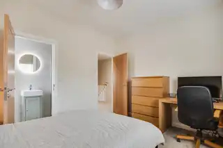 28 29 & 39 The OakImage 32